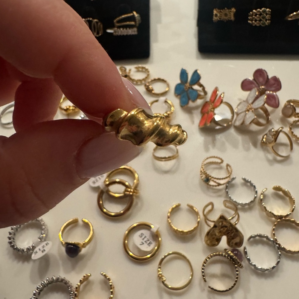 Elegant Gold-Toned Women's Ring 18 k plated gold